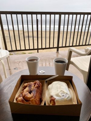 Old West Cinnamon Rolls by null