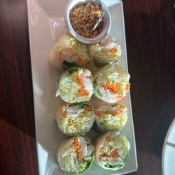Khaophums ll - Amazing shrimp fresh roll!