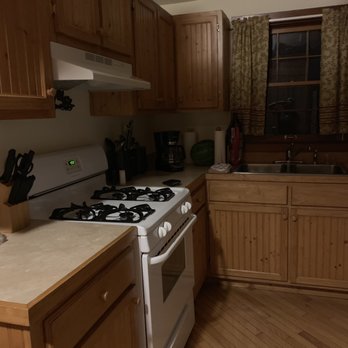 Lydia Mountain Lodge & Log Cabins - Kitchen - Hotels Near Me - Stanardsville, Virginia Lydia Mountain Lodge & Log Cabins - Kitchen - Hotels Near Me - Stanardsville, Virginia