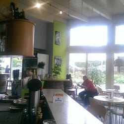 Insel-Café - Licht nur so dunkel, weil es abends und wolkig/bedeckt ist
