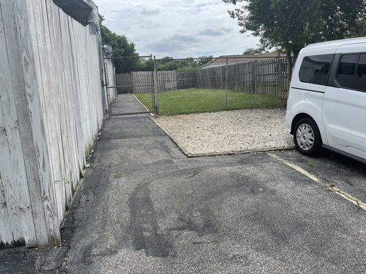 Muddy Paws Pet Center