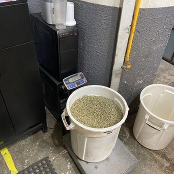 Taller de espresso - Green beans weighed out for the roaster - Coffee & Tea Near Me - Guadalajara, JAL Taller de espresso - Green beans weighed out for the roaster - Coffee & Tea Near Me - Guadalajara, JAL