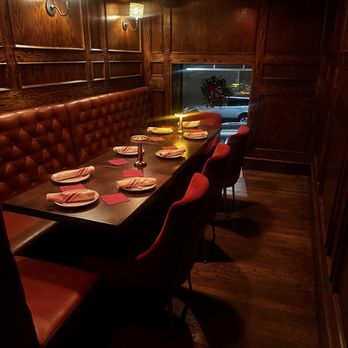 Dolly's - Inside - Cocktail Bars Near Me - New York, New York