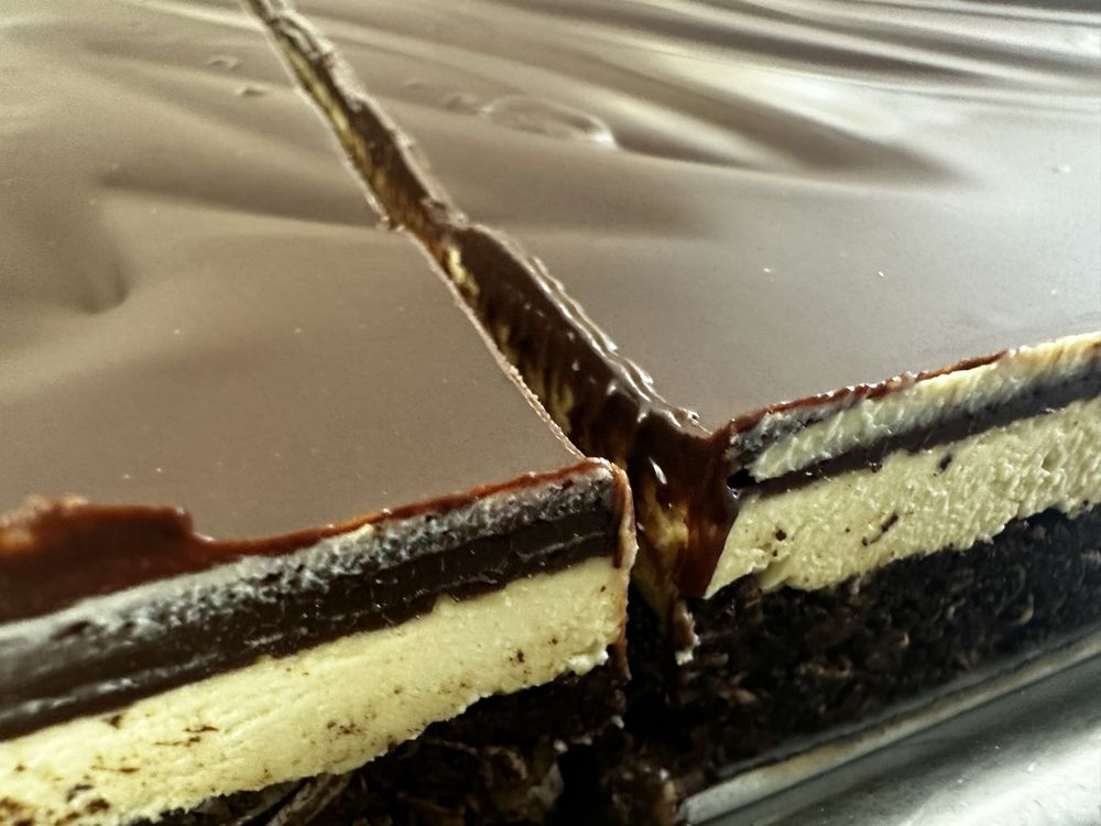 Bare Bistro- Fedora's Cakes & Bakes Logo