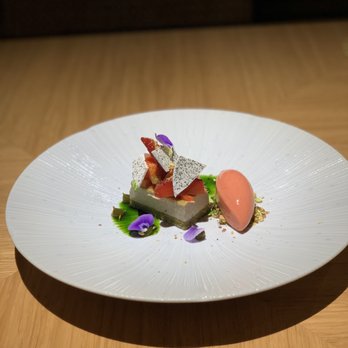 Rozbrat 20 - Pistachio strawberry meringue bazil - Breakfast & Brunch Near Me - Warsaw, MZ
