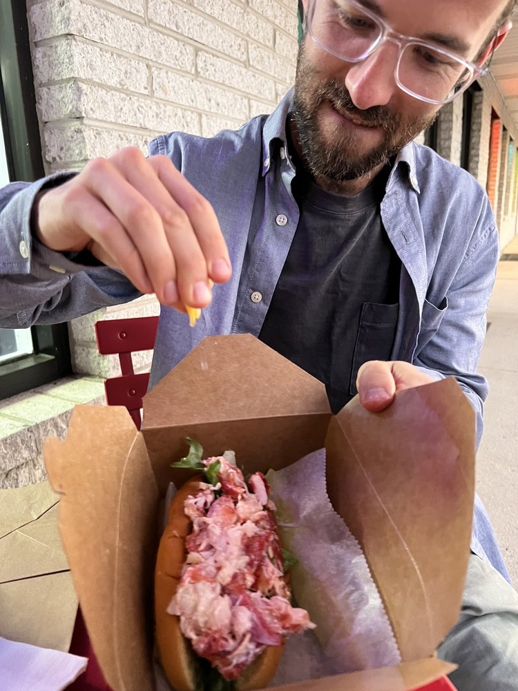 Mystic Lobster Rolls, Toms River Roadtrippers