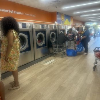 Tide Laundromat - Laundromat Near Me - Chicago, Illinois
