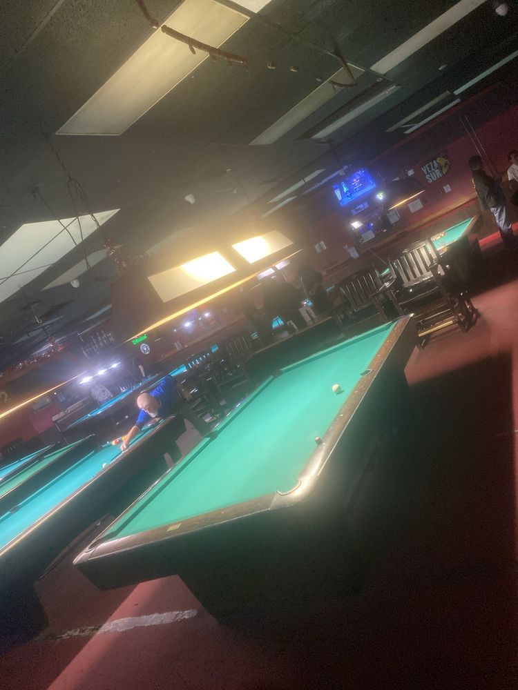 Hot Shots Billiards Club Image