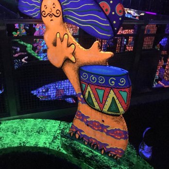 Putting Edge - Mini Golf Near Me - Saint-Laurent, Quebec