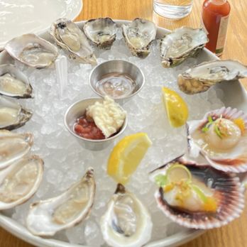 Fishwives - Oyster sampler (2 of each from menu) and 2 Peruvian scallops. - Seafood Near Me - Pasadena, California