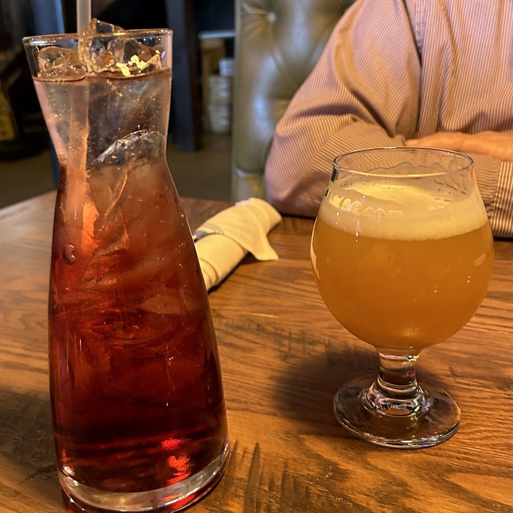 Sitting Duck Tavern - Peach sangria, beer. - American Near Me - Oxford, Connecticut Sitting Duck Tavern - Peach sangria, beer. - American Near Me - Oxford, Connecticut