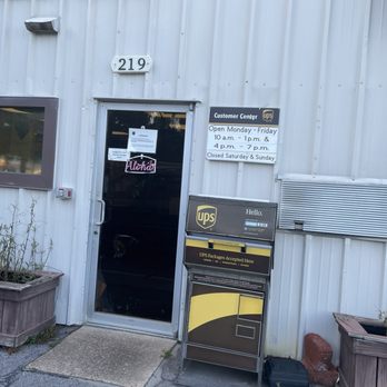 UPS Customer Center - Front of THE HUB!! Busy trucks going!! - Shipping Centers Near Me - Fort Walton Beach, Florida UPS Customer Center - Front of THE HUB!! Busy trucks going!! - Shipping Centers Near Me - Fort Walton Beach, Florida
