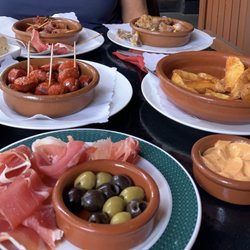 Pinxote - Einen kleine Auswahl kälter und warmer Tapas.