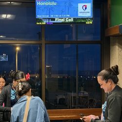 Lihue Airport - LIH - The lady in the right was making fun of me telling me to do google and use ai you have time now to look around at stuff Absolutely awful