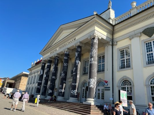 documenta und Museum Fridericianum gGmbH by null