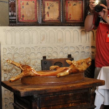 Mesón de Cándido - Cutting of the piglet - Spanish Near Me - Segovia, SG Mesón de Cándido - Cutting of the piglet - Spanish Near Me - Segovia, SG