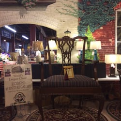 Richmond Furniture Gallery - World's largest chair