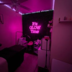 Zoe Ross Esthetics - Her relaxing suite