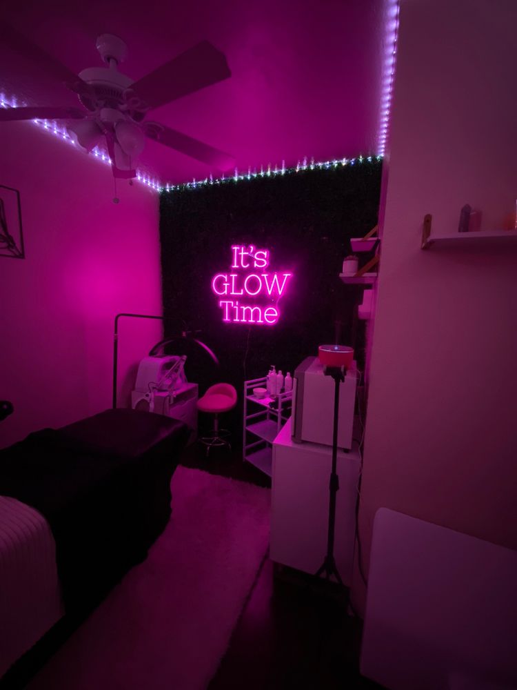 Zoe Ross Esthetics Logo