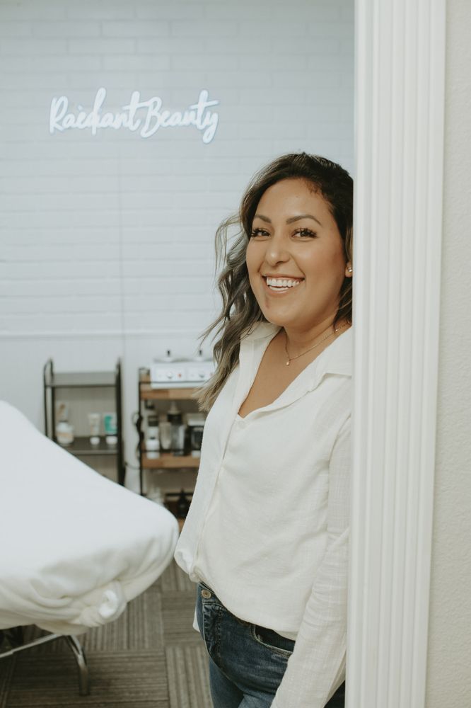 Raèdiant Beauty Esthetics Logo