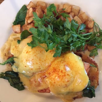 The Kettle - Smoked salmon Benedict - Diners Near Me - Manhattan Beach, California
