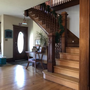 Turning Waters Bed, Breakfast and Adventure - Interior entrance - Bed & Breakfast Near Me - Wabasha, Minnesota Turning Waters Bed, Breakfast and Adventure - Interior entrance - Bed & Breakfast Near Me - Wabasha, Minnesota