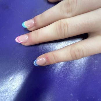 Nails 4U - Chipped nail on set - Nail Salons Near Me - Franklin, Tennessee