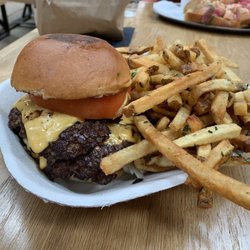 Mama Crow's Burger & Salad Shop