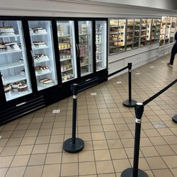Sheila's Bakery - Line up here