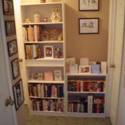 The Clutter Wizard - organized hallway bookshelves