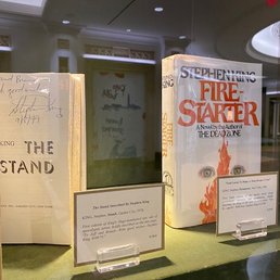 Amazing signed Stephen King books. Amazing signed Stephen King books.