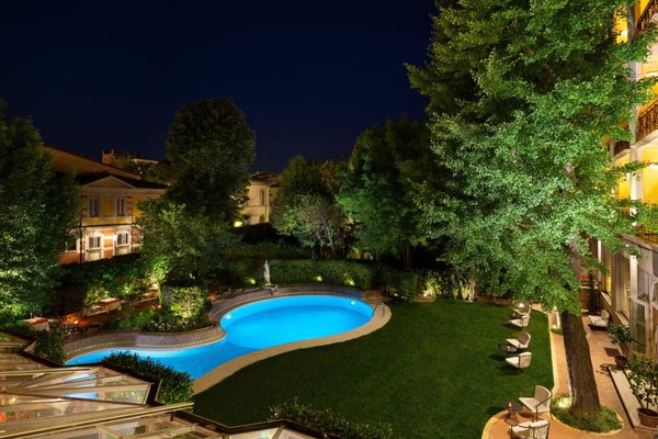 Sina Villa Medici, Autograph Collection by null