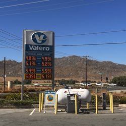 Lakeview Valero Gas Station