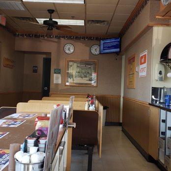 George Webb - the inside of a fast food restaurant - Breakfast & Brunch Near Me - Hales Corners, Wisconsin