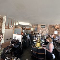 Longfellow - Oval bar where everyone knows your name.