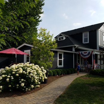 The Scoop - outdoor patio - Desserts Near Me - Zionsville, Indiana