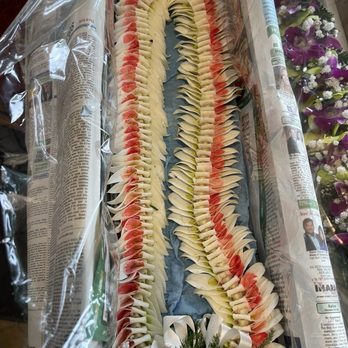 Cindy's Lei & Flower Shoppe - White/Red orchid lei - Florists Near Me - Honolulu, Hawaii