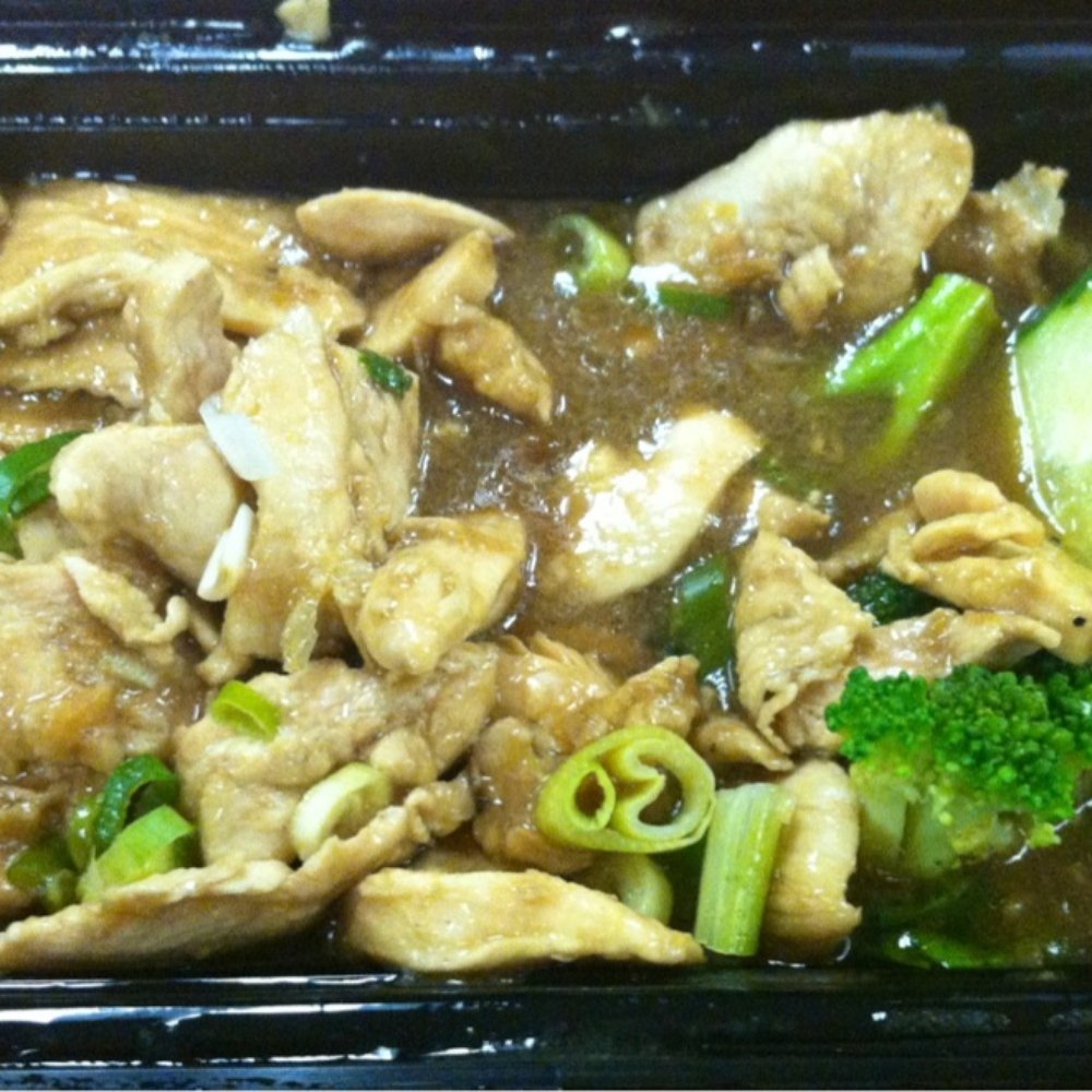 Natta Thai - Garlic Chicken w/ Broccoli - Thai Near Me - Vienna, Virginia Natta Thai - Garlic Chicken w/ Broccoli - Thai Near Me - Vienna, Virginia