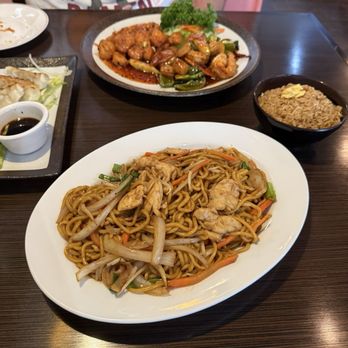 golden China - Chicken lo mein and dragon and phoenix - Chinese Near Me - Houston, Texas golden China - Chicken lo mein and dragon and phoenix - Chinese Near Me - Houston, Texas