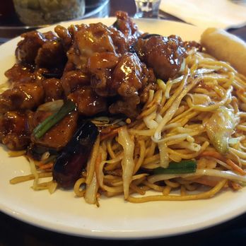 Taste of Hakka - General tao chicken with egg noodle and spring rolls - Hakka Near Me - Vaughan, Ontario Taste of Hakka - General tao chicken with egg noodle and spring rolls - Hakka Near Me - Vaughan, Ontario