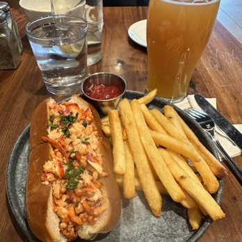 Cisco Brew Pub - Lobster roll - American Near Me - Boston, Massachusetts
