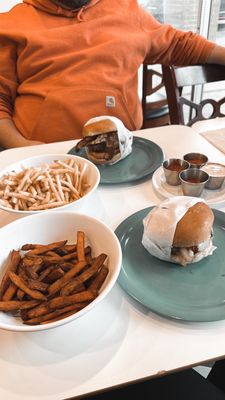 Bones' Burgers by null