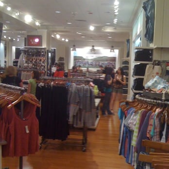 American Eagle Outfitters - Men's Clothing Near Me - Salem, Oregon
