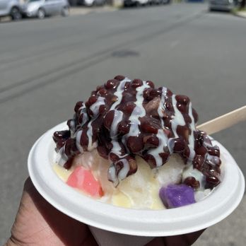 Waiola Shave Ice - Azuki shave ice - Ice Cream & Frozen Yogurt Near Me - Honolulu, Hawaii