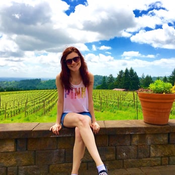 Black Walnut Inn & Vineyard - Perfect patio, perfect view, great food, great wine! - Bed & Breakfast Near Me - Dundee, Oregon