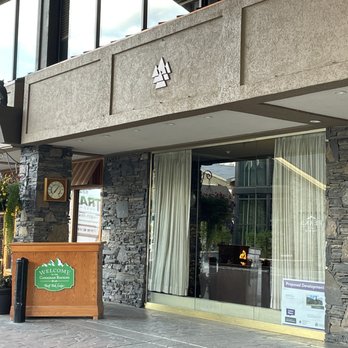 Banff Park Lodge - Entrance - Hotels Near Me - Banff, Alberta