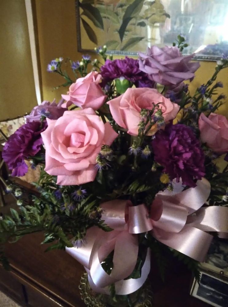 BILLS FLOWERS AND GIFTS Updated October 2024 19775 E Main St