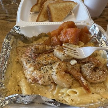 Kendall's Soul Food - Dat Dam Salmon Fettuccine with Grilled Shrimp with a side of Sweet Potatoes and Texas Toast - Soul Food Near Me - Dallas, Texas