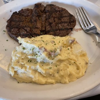 Harry & Izzy's - Filet and mashed potatoes - Steakhouses Near Me - Indianapolis, Indiana