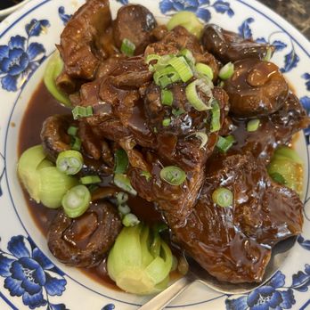 Liu's Shanghai - Braised spare ribs with mushroom and vegetable - Shanghainese Near Me - Brooklyn, New York Liu's Shanghai - Braised spare ribs with mushroom and vegetable - Shanghainese Near Me - Brooklyn, New York